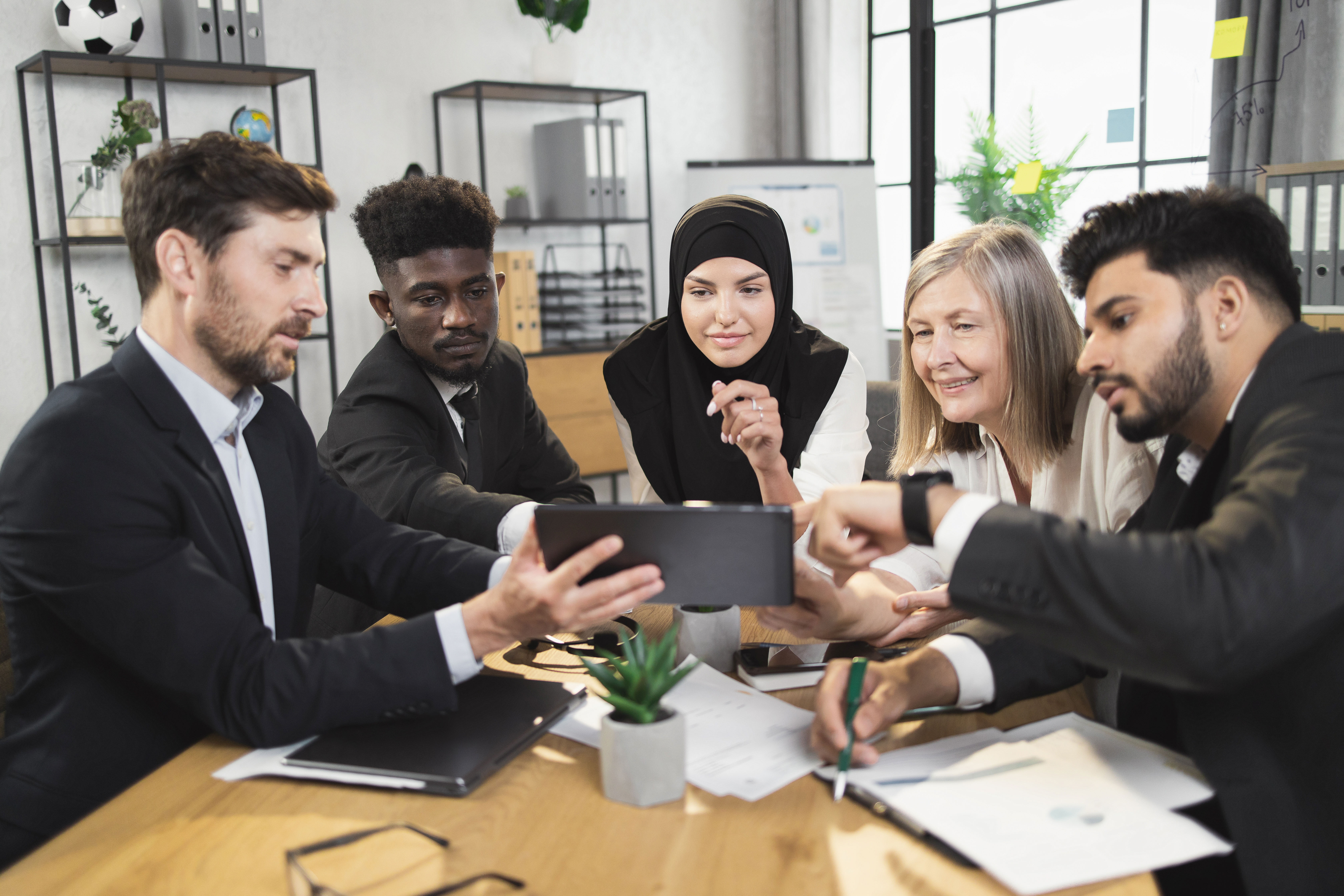 How Business Consultancy Services in the UAE Help With Tax & VAT Compliance