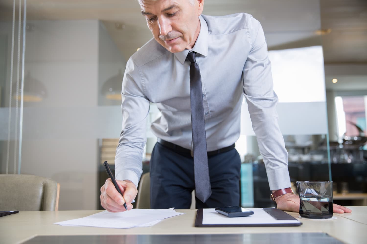 How UAE Compliance Failures Lead to License Suspension