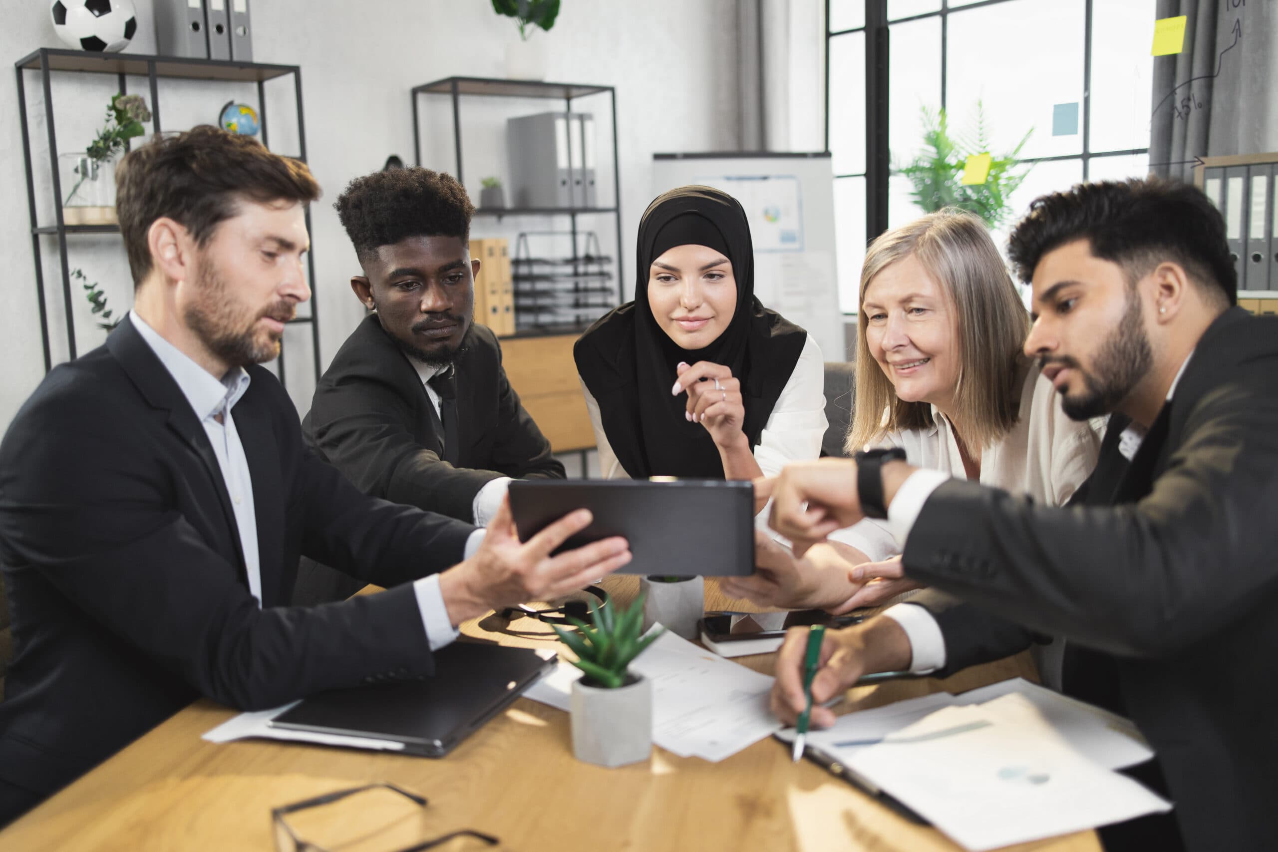 How Business Consultancy Services in the UAE Help With Tax & VAT Compliance